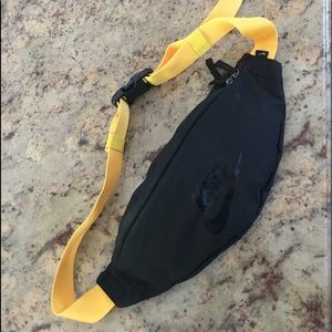 Nike unisex adult heritage hip bag